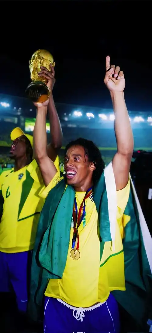 更加丰富多 更加丰富多